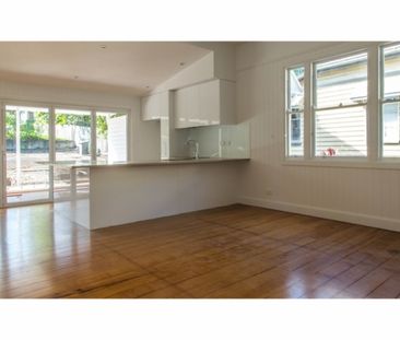 Elegant Queenslander in desired location - Photo 5