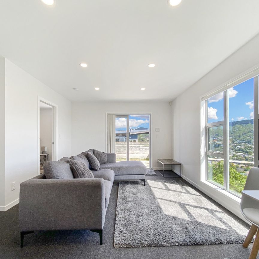 Welcome to 98a Woodman Drive in Tawa. - Photo 1