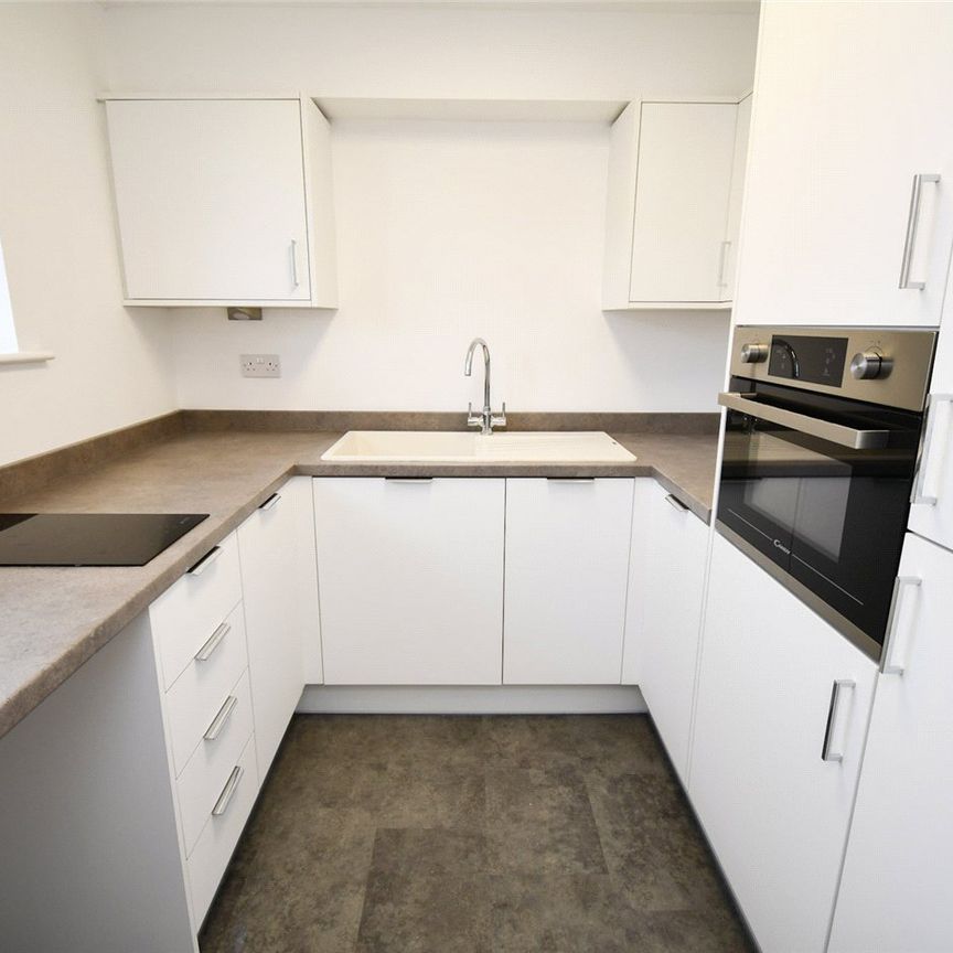 Redcroft, CH49 3GS, Greasby - Photo 1