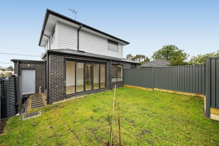 Modern Family Living Opposite Jones Reserve - Photo 5