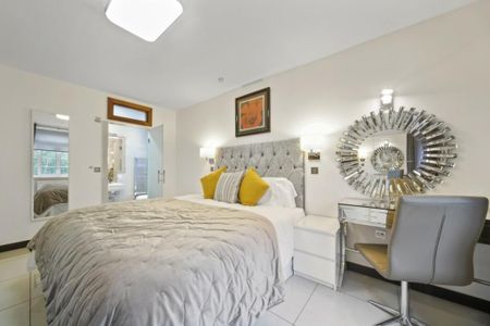 3 bedroom flat to rent - Photo 5