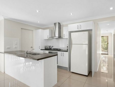 NEAT & TIDY FAMILY HOME - Photo 5