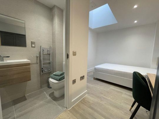 1 bedroom in a house share to rent - Photo 1