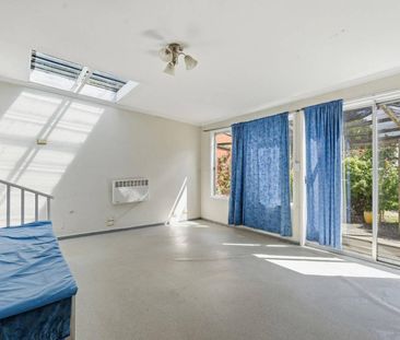 Beautiful Sunny Home in a Prime Glenorchy Location - Photo 2