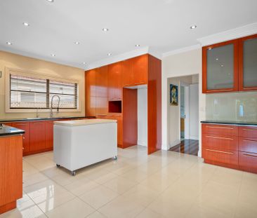 Stunning 3 Bedroom Family Home - Photo 4