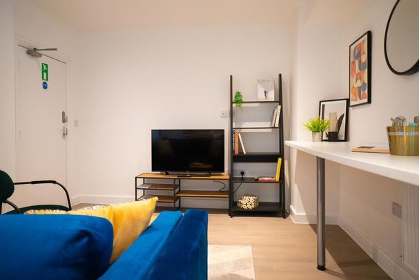 1 bedroom in a house share to rent - Photo 1