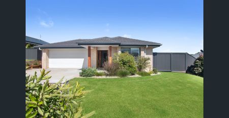 Spacious Home with Modern Comforts - Photo 3