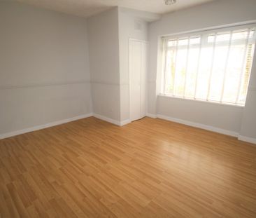 Gantock Crescent, 2 Bedroom Unfurnished Apartment, Cranhill – Avail... - Photo 1