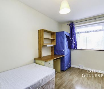 3 bedroom flat to rent - Photo 4