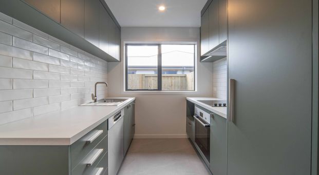 Modern new 2 bedroom Unit + Garage - Photo 1