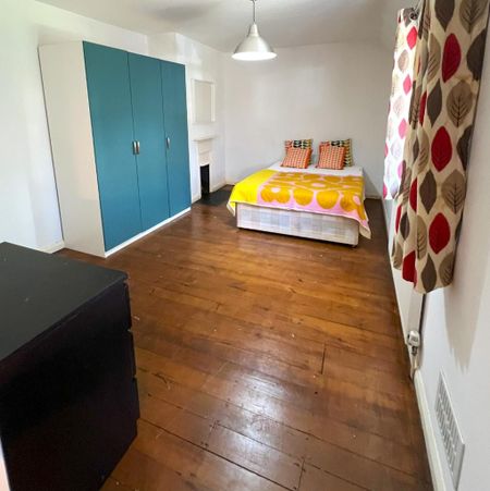 5 bedroom semi-detached house to rent - Photo 4