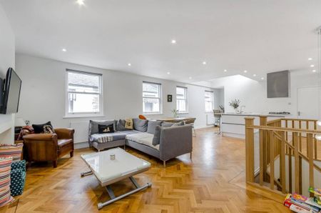 3 bedroom mews to rent - Photo 2