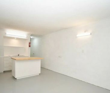 EASY CARE UNIT! - Photo 3