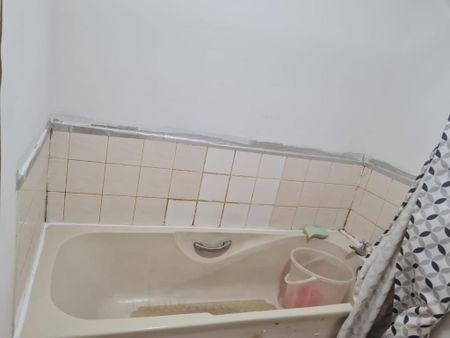 1 bedroom in a flat share to rent - Photo 5