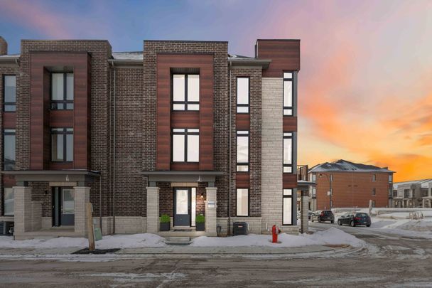 For Lease - 43 Griffith Street, Aurora, Ontario - Photo 1