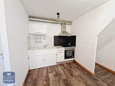 Location Appartement 3 pièces 69m² ST JUST MALMONT 43240 - Photo 3