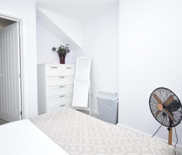 Luna Apartments, Fifth Avenue, York - Photo 1