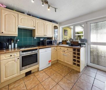 3 bedroom detached house to rent - Photo 3