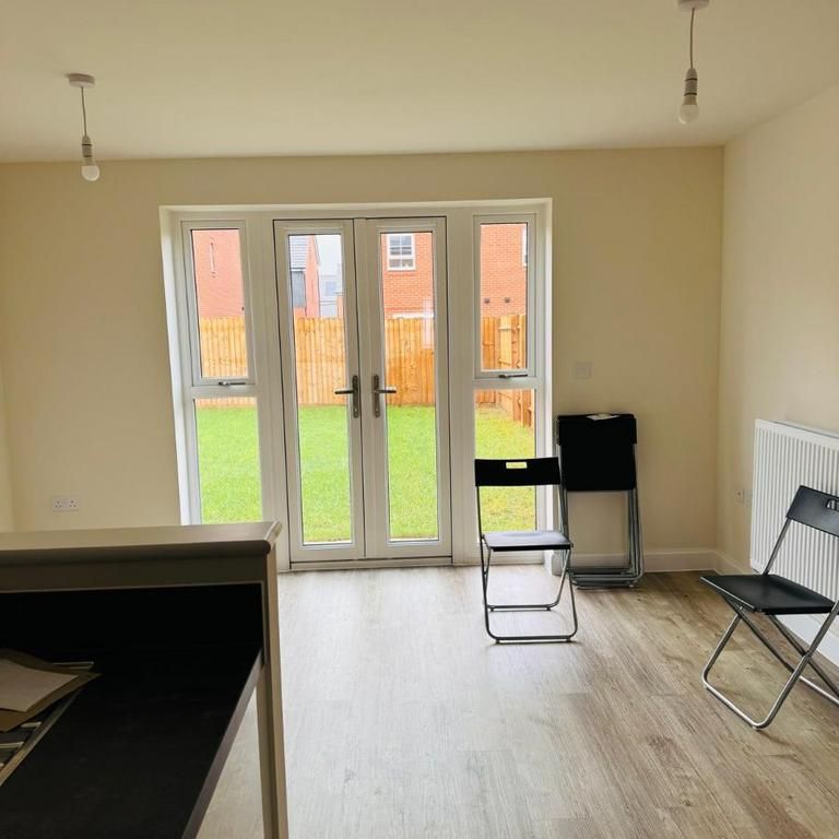 4 bedroom detached house to rent - Photo 1