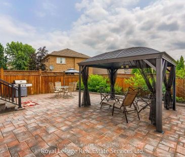 Detached Home For Lease | W9049907 - Photo 5