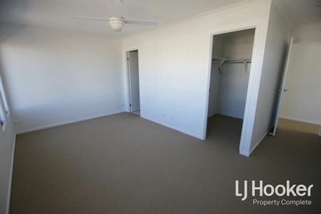 Stunning Townhouse In Perfect Location! - Photo 5