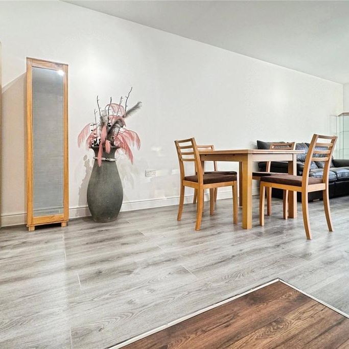 3 bedroom flat to rent - Photo 1