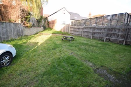 To Rent Maple Road, Winton, Bournemouth, BH9 £3,000 pcm Tenancy Info - Photo 2