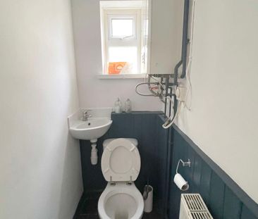 Modern House in Treforest Room 2 - Photo 1