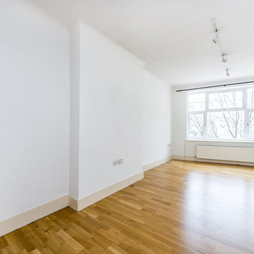 3 Bed Terraced House, Richard House Drive, E16 - Photo 1