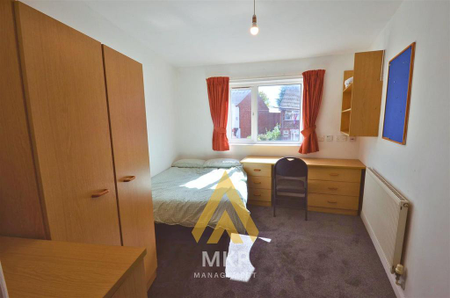 4 bedroom flat to rent - Photo 3