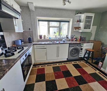 Price £1,200 pcm - Available Now - Part Furnished - Photo 4