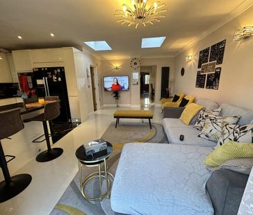 5 bedroom semi-detached house to rent - Photo 2