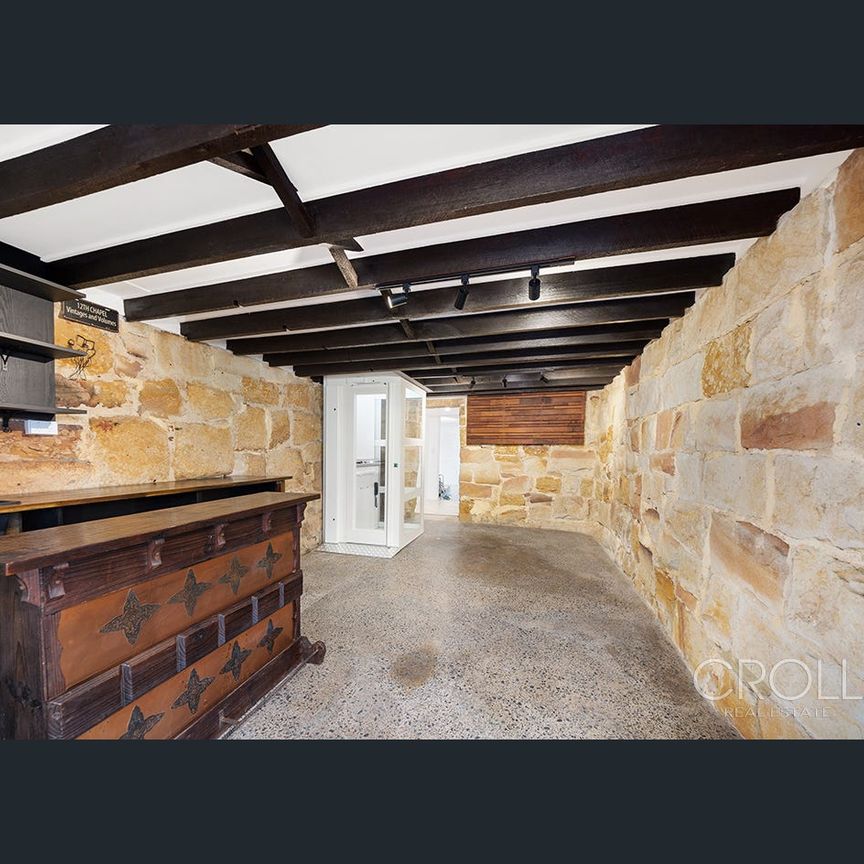 Renovated Home With Spectacular 180° Harbour & City Views - Photo 1