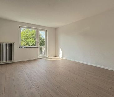 Citynah Wohnen: frisch renovierte 3-Zimmer-Wohnung mit Balkon und neuer Einbauküche - Foto 1