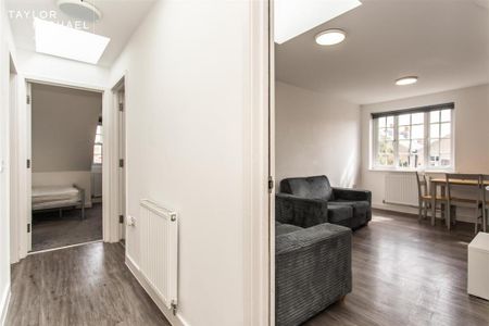 4 bedroom flat to rent - Photo 2