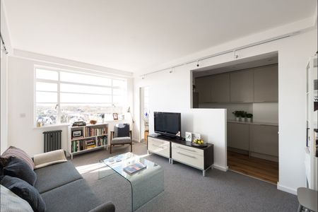 1 Bed Flat, Balham High Road, SW17 - Photo 2