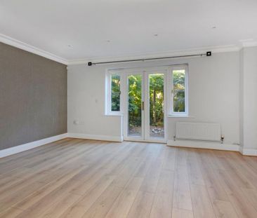 4 bedroom end of terrace house to rent - Photo 2