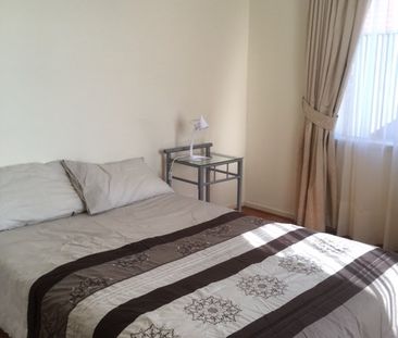 5-bedroom shared house, St Bernards Road - Photo 2