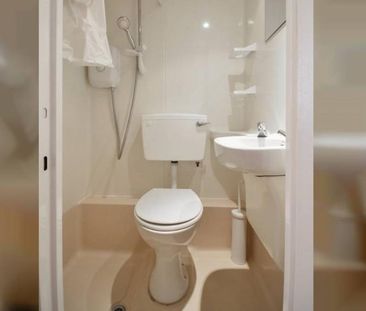 Flat 13 West Cromwell Road, Earls Court SW5 9QL - Photo 6
