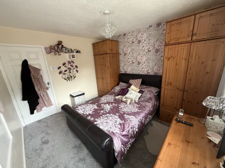 2 bedroom semi-detached house to rent - Photo 2