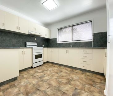 RENOVATED 5 BEDROOM HOUSE WITH ROOM TO MOVE! - Photo 1