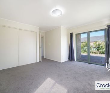 Charming 3-Bedroom Home in Henderson – 30 Kona Crescent - Photo 5