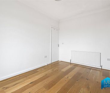 4 bedroom semi-detached house to rent - Photo 5