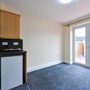 Studio to rent - Photo 3