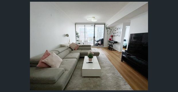 Luxury 2 Bedroom Apartment for Rent in the Centre of Parramatta - Photo 1