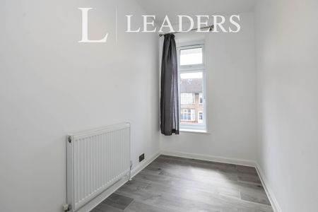 3 bedroom house to rent Murray Avenue, NN2 - Photo 5