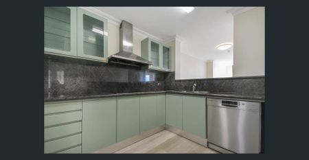 Oversized Three Bedroom Apartment in the Heart of Bondi Junction! - Photo 5