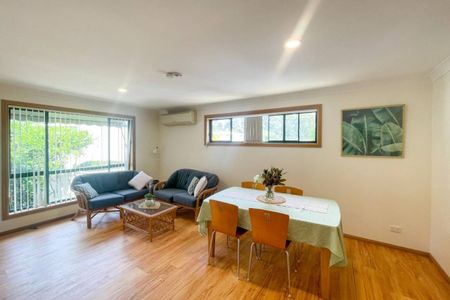Beautiful Fully Furnished 3-Bedroom Home in Denhams Beach - Photo 4