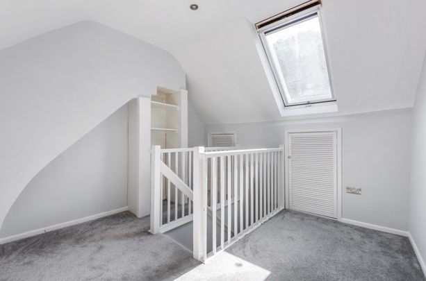 2 Bedroom House - St. Johns Street, Winchester - Photo 1