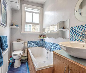 3 bedroom flat to rent - Photo 4